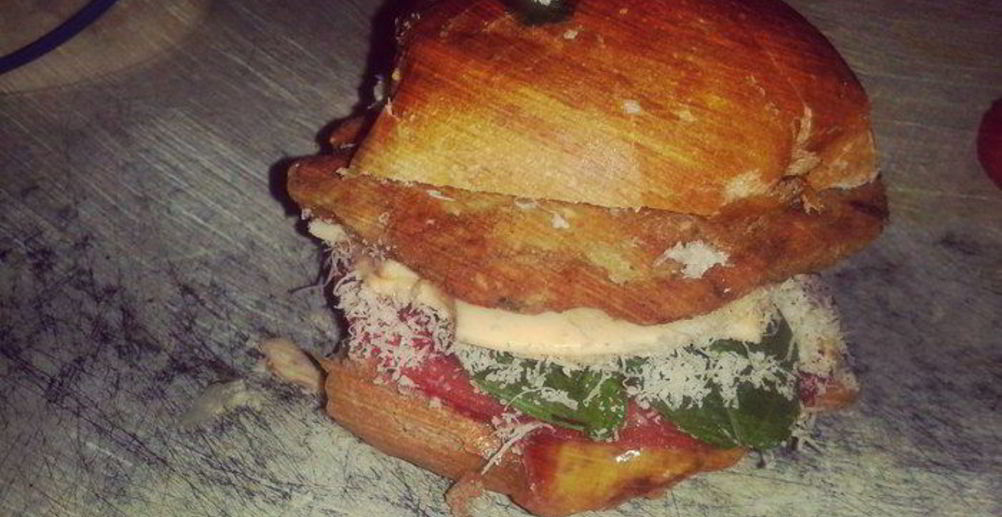 Рецепт постный бургер с котлетой из нута и свекольным соусом