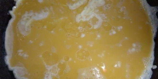 Рецепт бургера с курицей, омлетом и огурцом