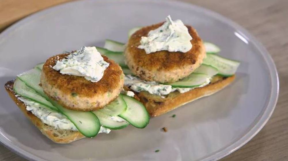 Как приготовить бургеры с семгой и огурцом