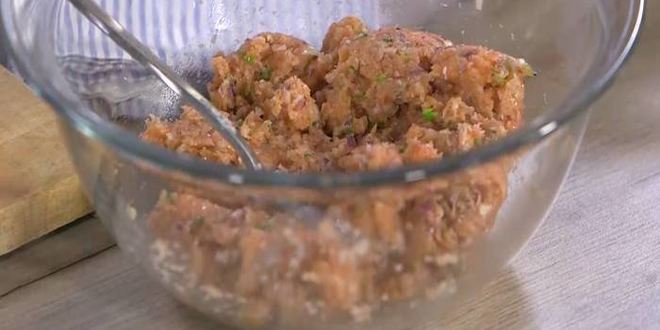 Рецепт бургеров с семгой и огурцом