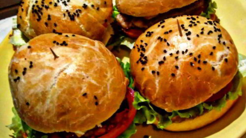 Как приготовить домашние бургеры дон бекон с куриными рублеными котлетами