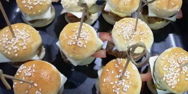 Рецепт фуршетных мини-бургеров с курицей фри