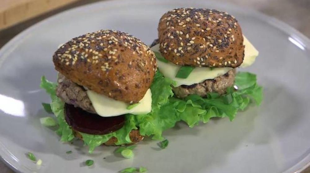 Как приготовить гамбургер на австралийский лад
