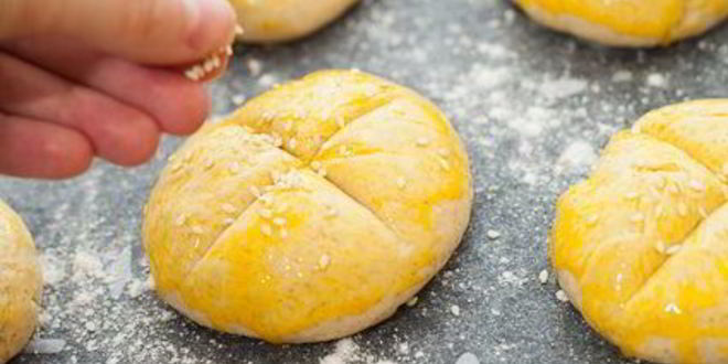 Рецепт куриного бургера с булочками из трех видов муки