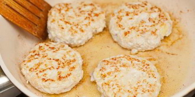 Рецепт куриного бургера с булочками из трех видов муки