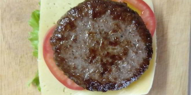 Рецепт сочного бургера с омлетом