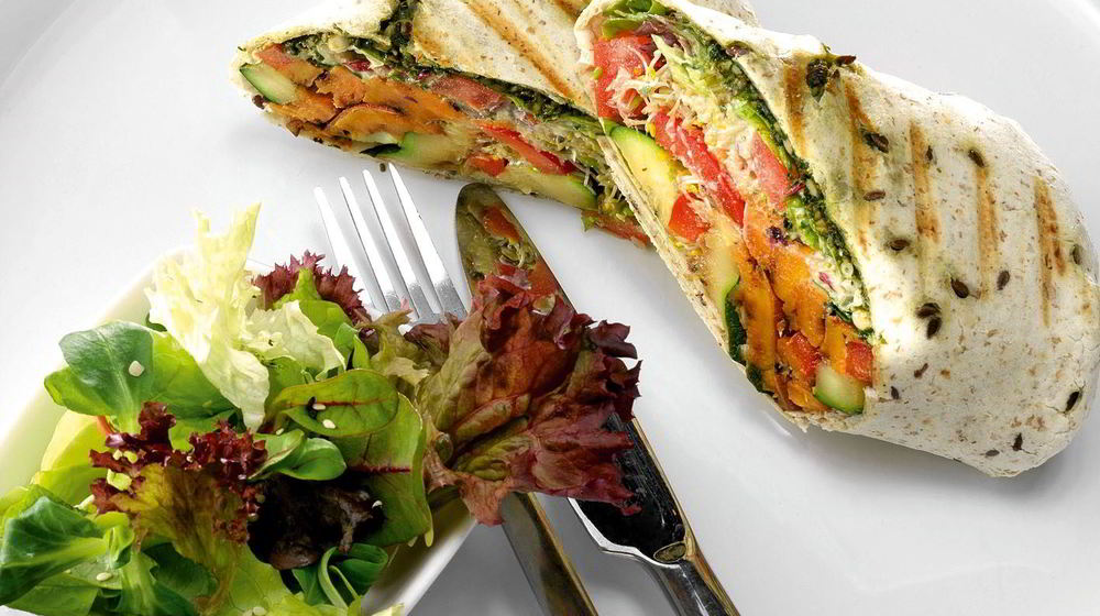 Как приготовить буррито с жареными овощами и песто