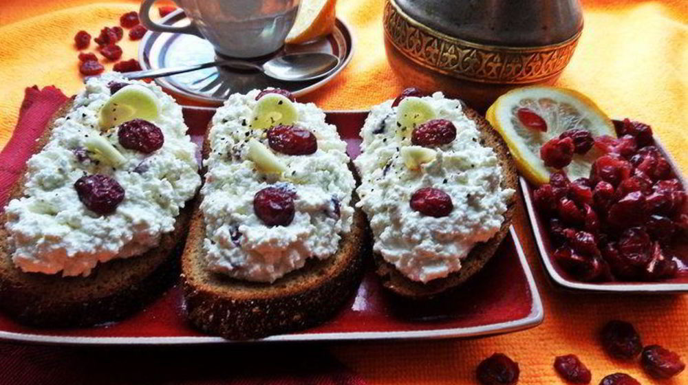 Как приготовить бутерброд с пикантным творогом