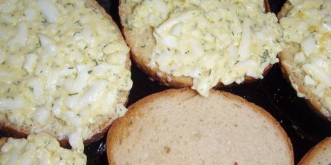 Рецепт бутерброда с сырком и яйцом