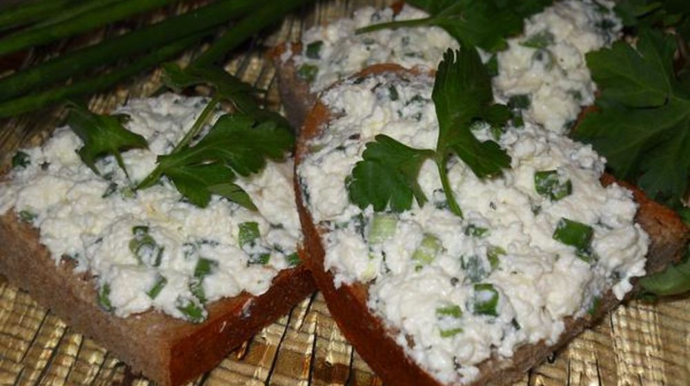 Как приготовить бутербродную массу с сыром и зеленью