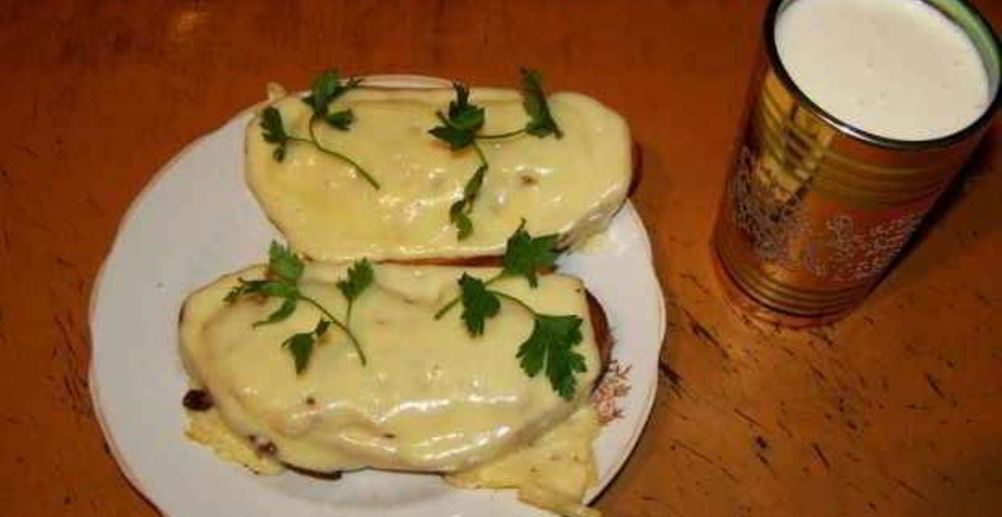 Рецепт жареные бутерброды с сыром и луком