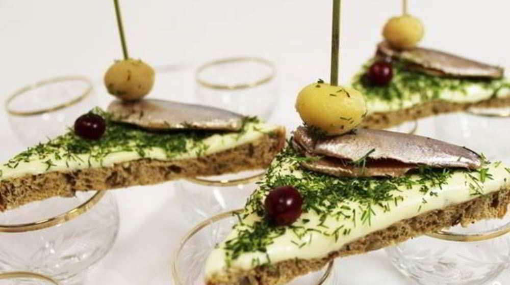 Как приготовить бутерброды с килькой