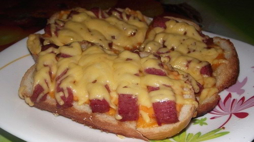 Как приготовить бутерброды с колбасой жареные