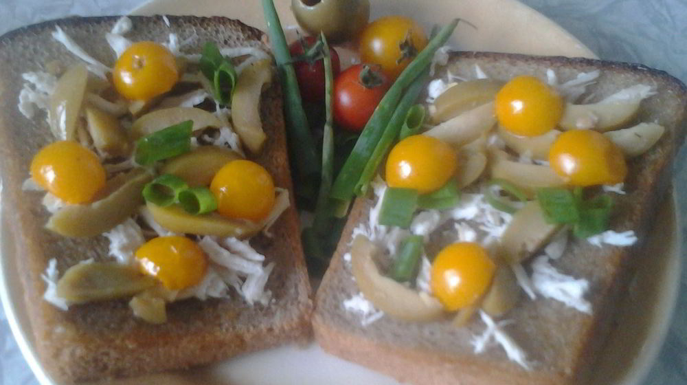 Как приготовить бутерброды с курицей и оливками