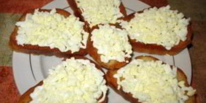 Рецепт бутербродов с яйцом и чесноком