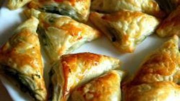 Рецепт Бутербродов-треугольников с сыром фета и шпинатом