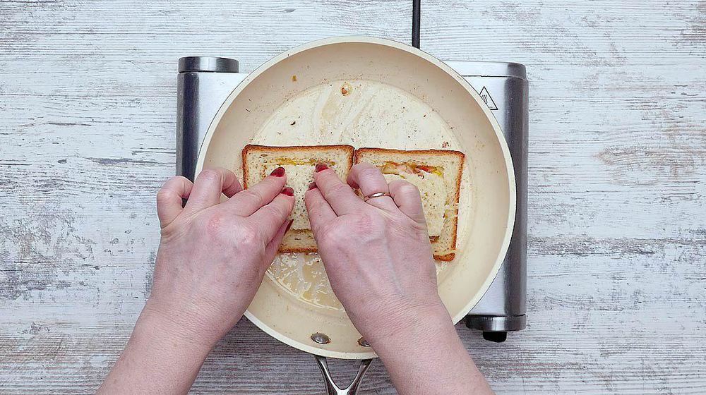 Как приготовить горячие бутерброды с сыром на сковороде