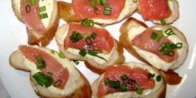 Рецепт маленьких бутербродов с красной рыбой