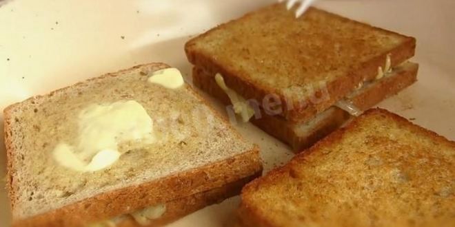 Рецепт жареных бутербродов с сыром и луком