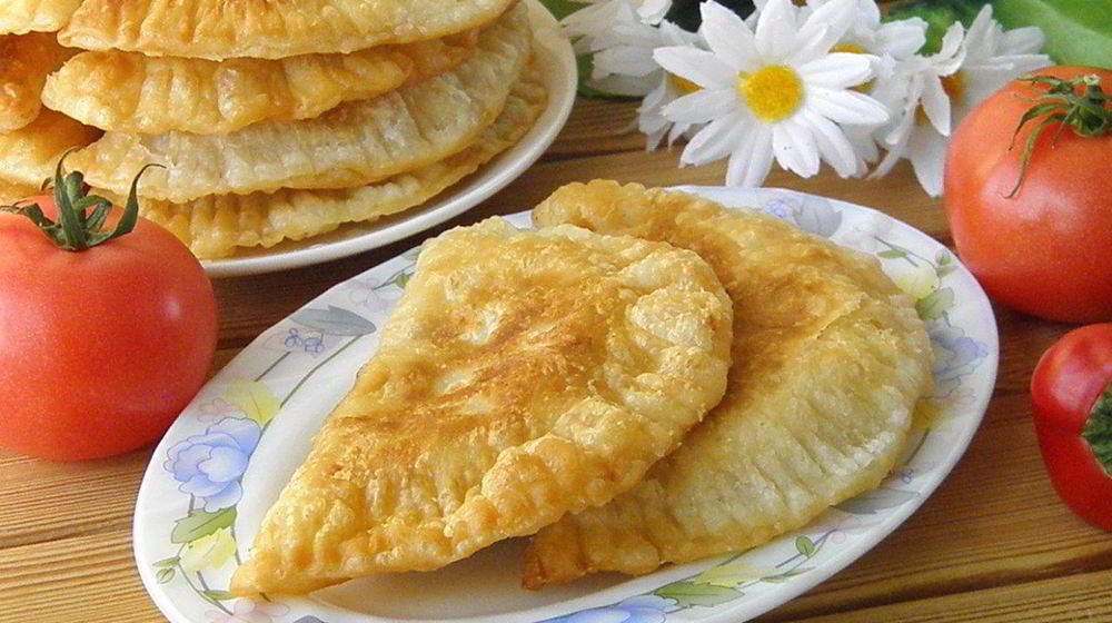 Как приготовить чебуреки из слоеного бездрожжевого теста