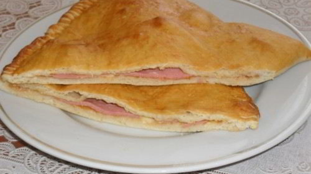 Как приготовить чебуреки с колбасой