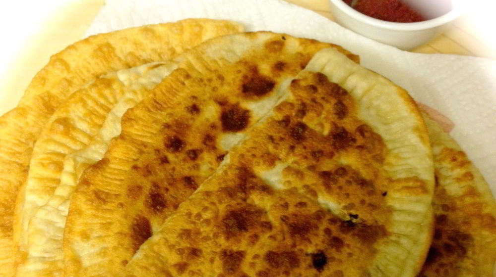 Как приготовить чебуреки с мясной начинкой