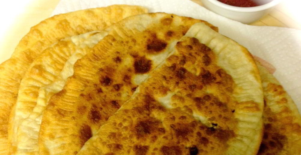 Рецепт чебуреки на минералке с пикантной начинкой