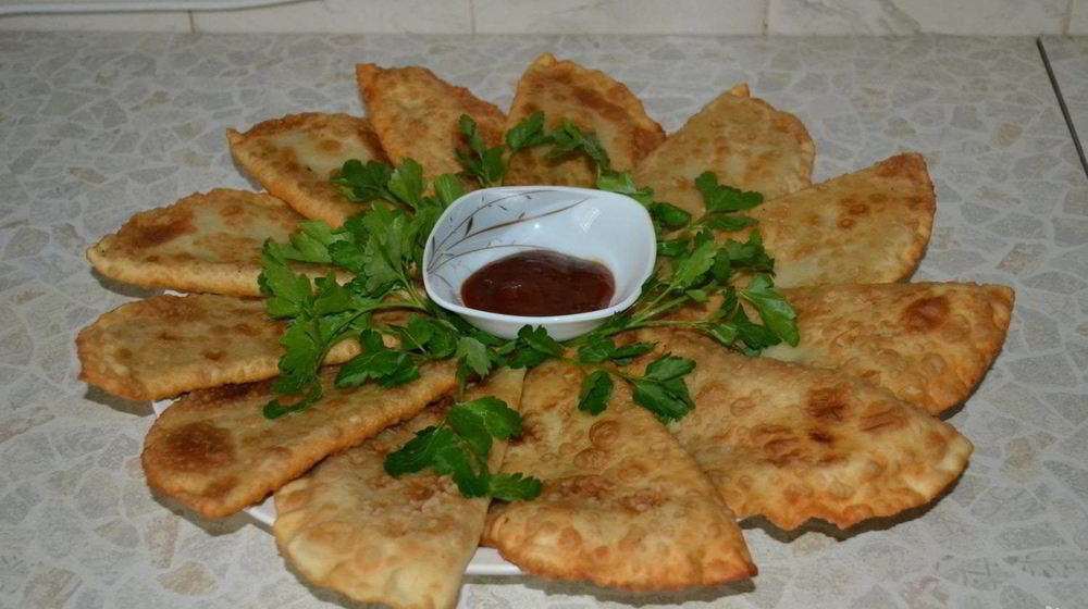 Как приготовить чебуреки с сочной начинкой