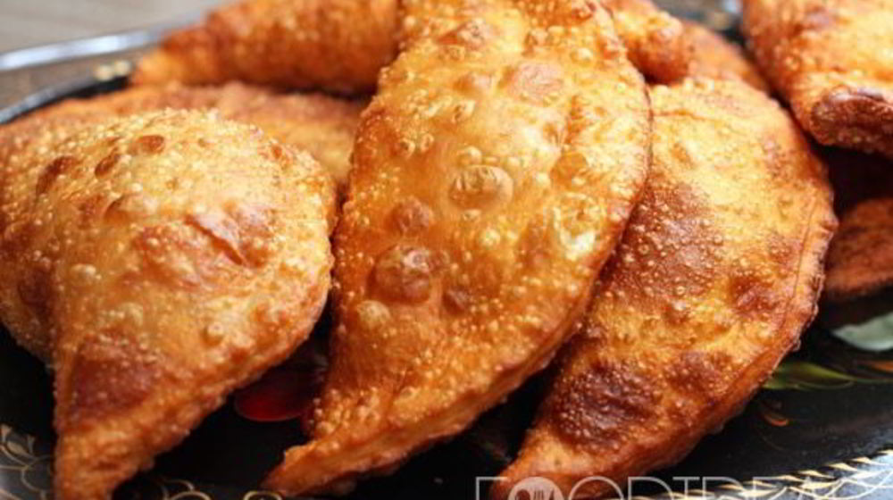 Как приготовить чебуреки с сыром