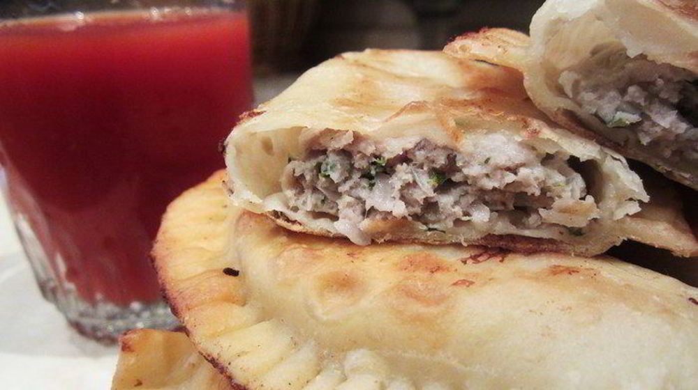 Как приготовить чебуреки сочные по-домашнему