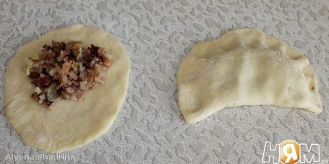 Рецепт пикантных чебуреков с фасольевой начинкой