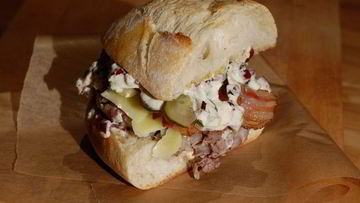 Рецепт Чизбургера с беконом и дижонским соусом