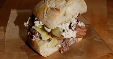 Рецепт Чизбургера с беконом и дижонским соусом