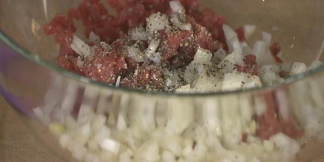 Рецепт чизбургера с беконом и дижонским соусом