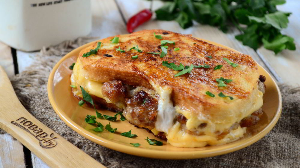 Как приготовить чизбургер во французском тосте