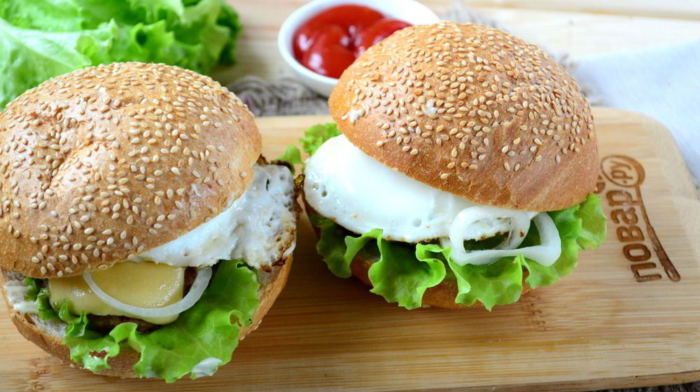 Как приготовить завтрак в чизбургере