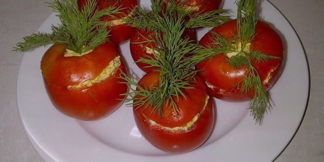 Рецепт фаршированных помидорчиков — прекрасной летней закуски