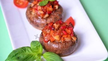 Рецепт Фаршированных шампиньонов с помидорами в духовке