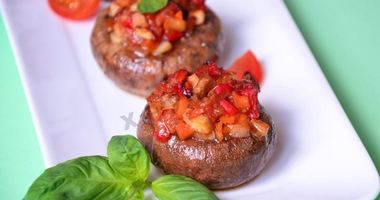 Рецепт Фаршированных шампиньонов с помидорами в духовке