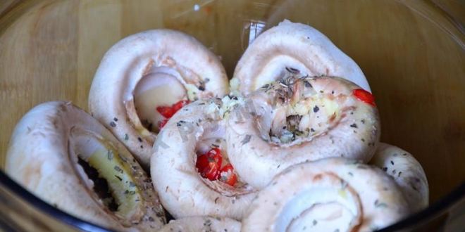 Рецепт фаршированных шампиньонов с помидорами в духовке