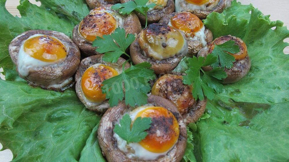 Как приготовить фаршированные перепелиными яйцами грибы