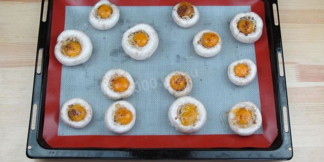 Рецепт фаршированных перепелиными яйцами грибы