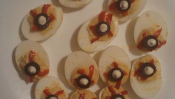 Рецепт Фаршированных яиц Глаза монстра