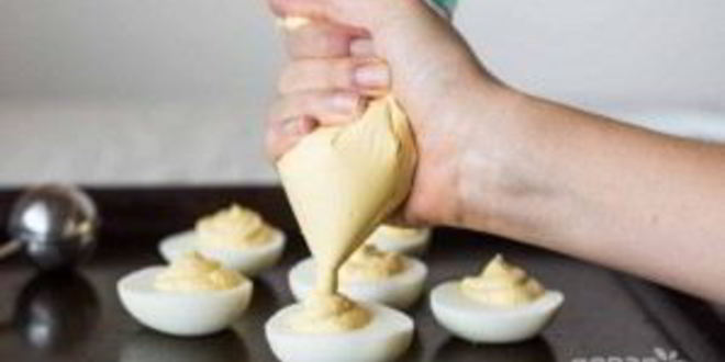 Рецепт фаршированных яиц с беконом