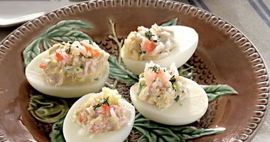 Рецепт Фаршированных яиц с крабами в соусе равигот