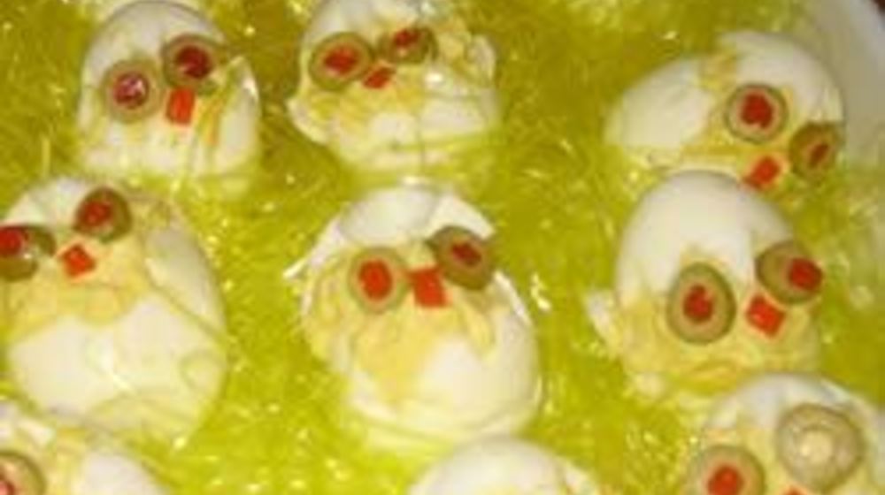 Как приготовить фаршированные яйца-цыплята