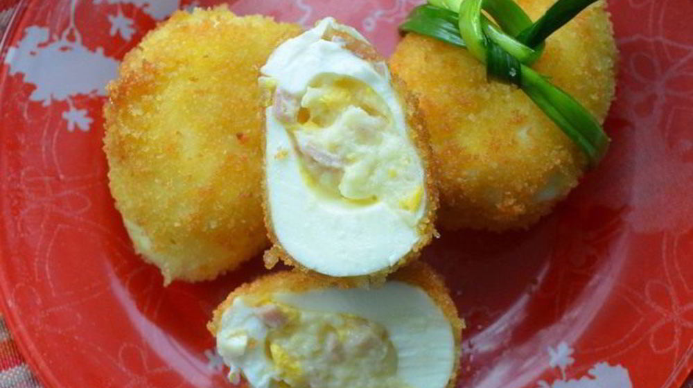 Как приготовить фаршированные яйца в сухарях