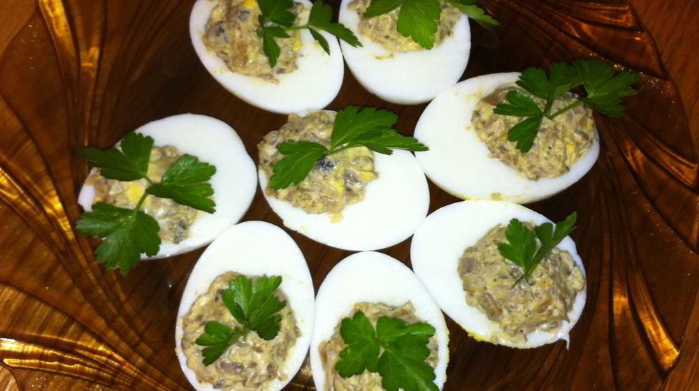 Как приготовить яйца фаршированные куриной печенью