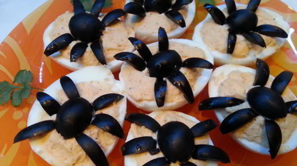 Как приготовить яйца фаршированные паучки