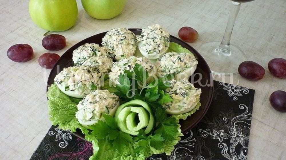 Как приготовить яйца, фаршированные тунцом и свежим огурцом